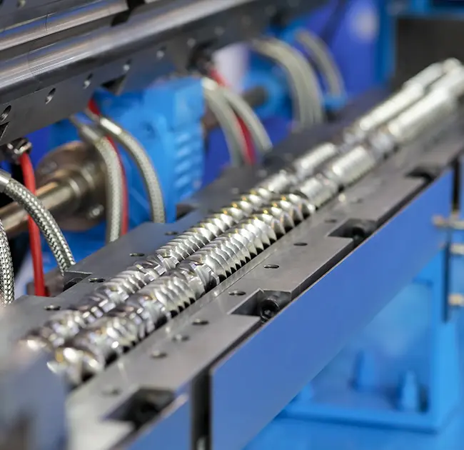 Proces pracy i środki ostrożności podczas obsługi dwuślimakowego granulatora piankowego